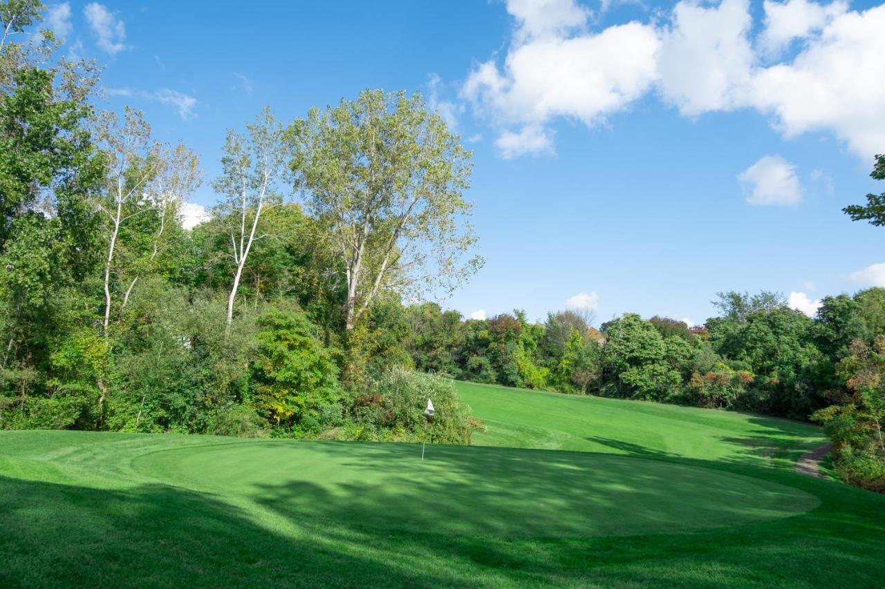Hotel Woodcliff And
